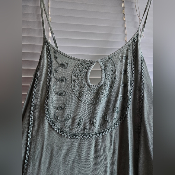 ​Boho Sage Green Embroidered Mini Dress / with Pockets - Picture 5 of 6